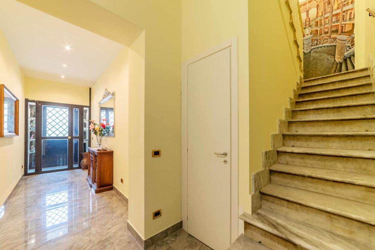 Termini Station Elegant And Roomy Apartment ローマ エクステリア 写真